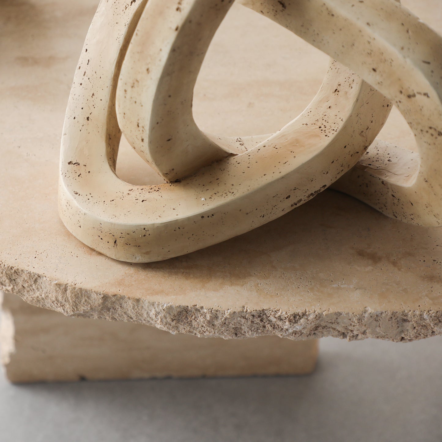 Interlocking resin decor