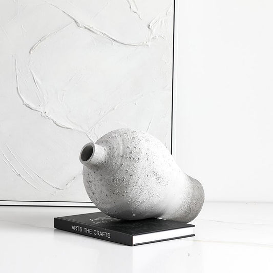 Fine-mouthed round-bellied vase