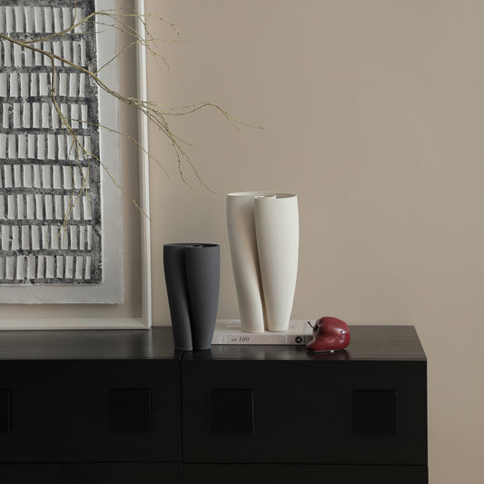 Threaded Rotating Vase