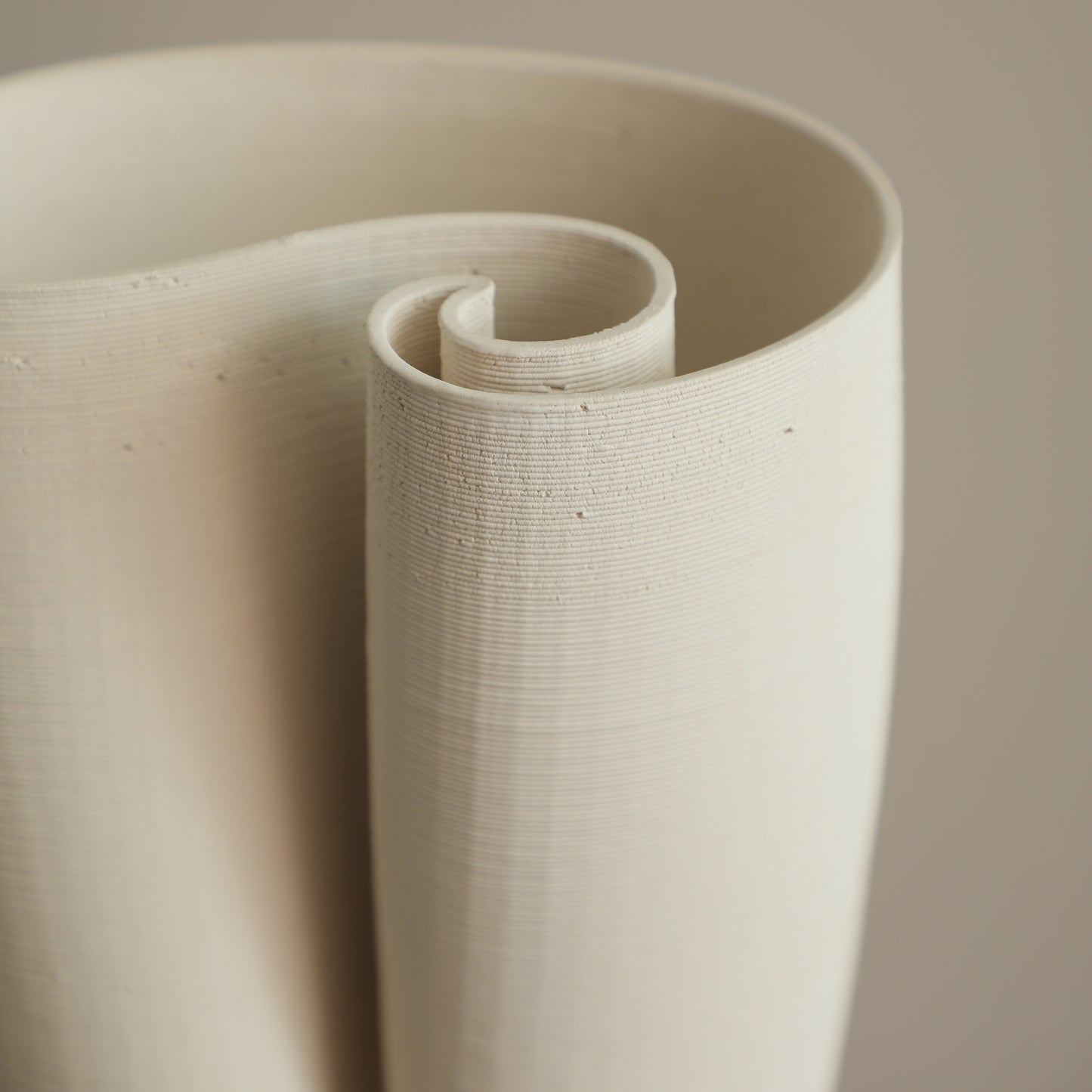 Threaded Rotating Vase