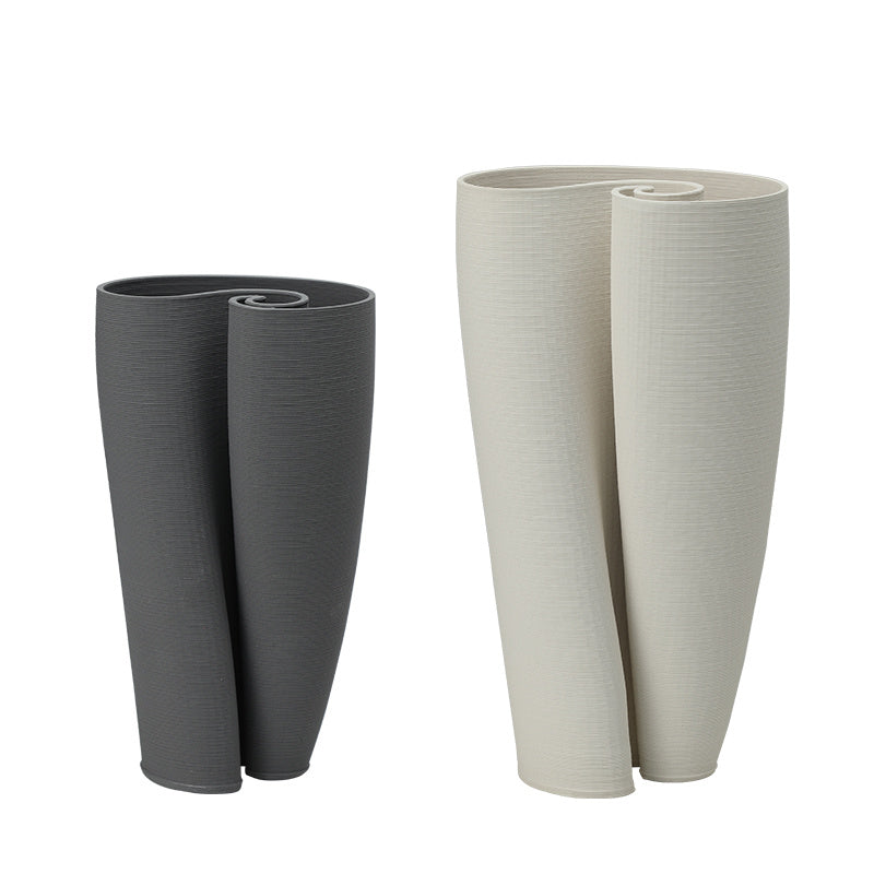 Threaded Rotating Vase