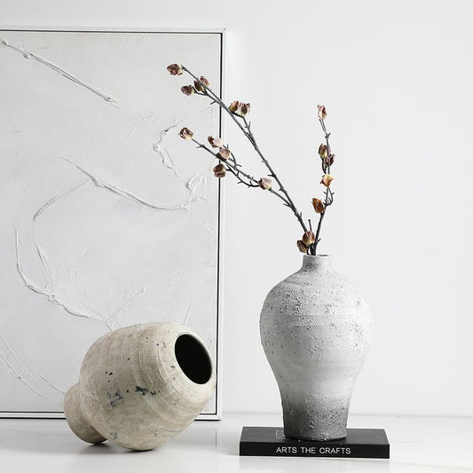 Fine-mouthed round-bellied vase