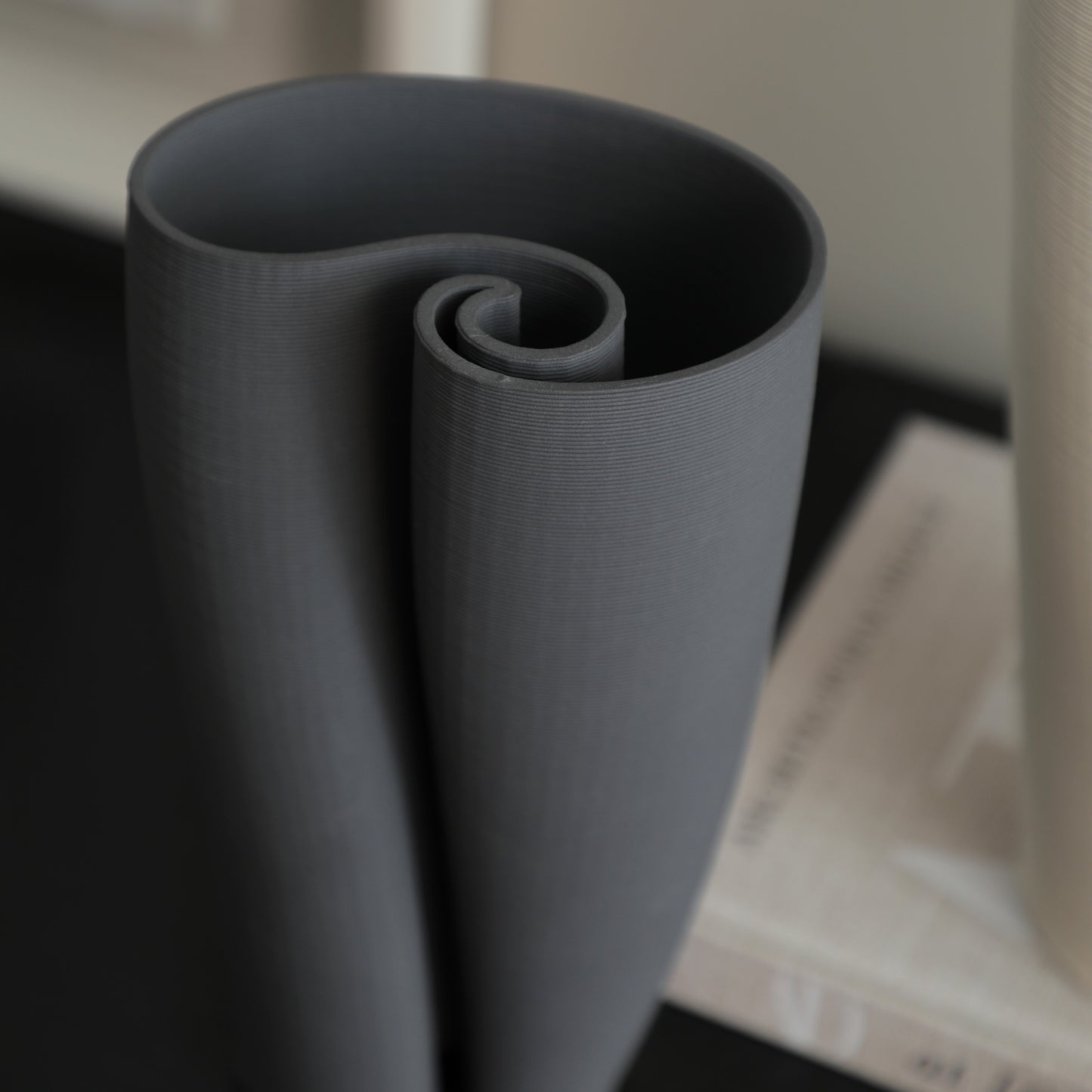 Threaded Rotating Vase